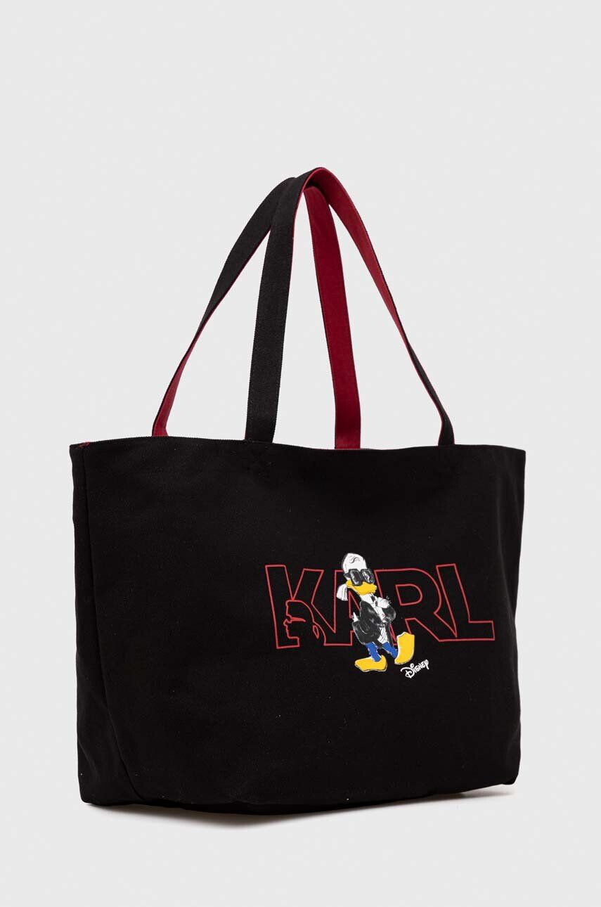 Karl Lagerfeld poseta cu doua fete x Disney - Pled.ro