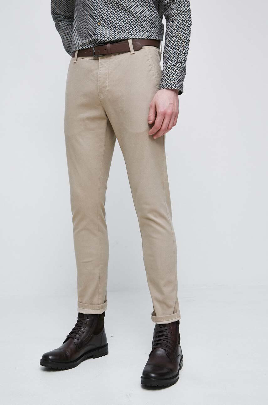 Medicine pantaloni barbati culoarea bej cu fason chinos - Pled.ro