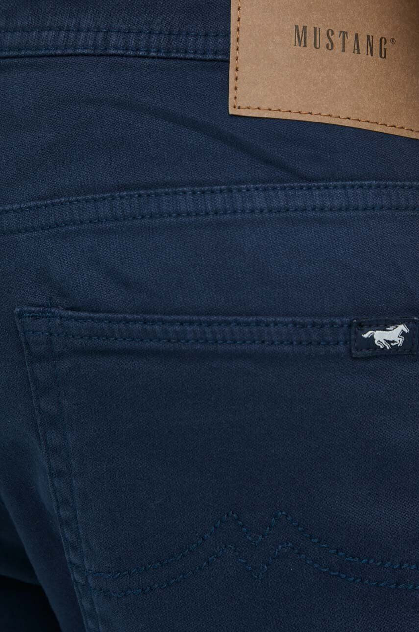 Mustang pantaloni scurti barbati culoarea albastru marin - Pled.ro