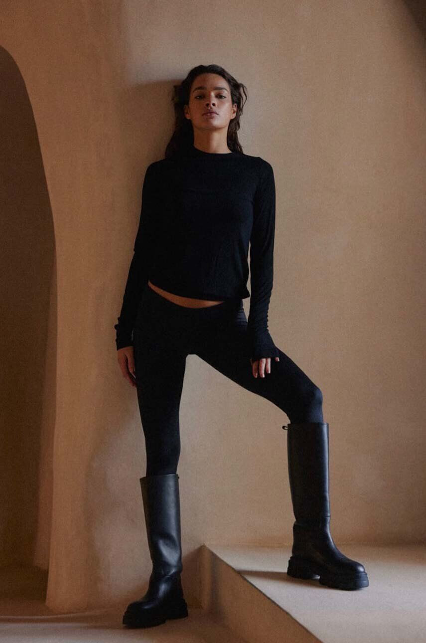 Muuv. Longsleeve Light Rib femei culoarea negru cu turtleneck - Pled.ro