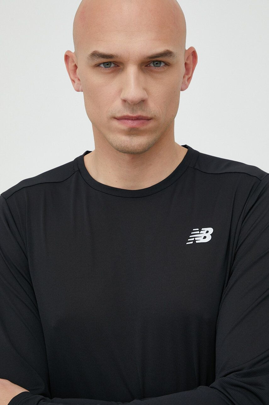 New Balance longsleeve pentru alergare Accelerate culoarea negru neted - Pled.ro