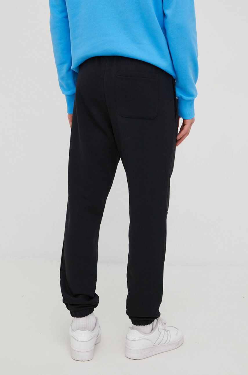 New Balance pantaloni de trening MP21503BK - Pled.ro