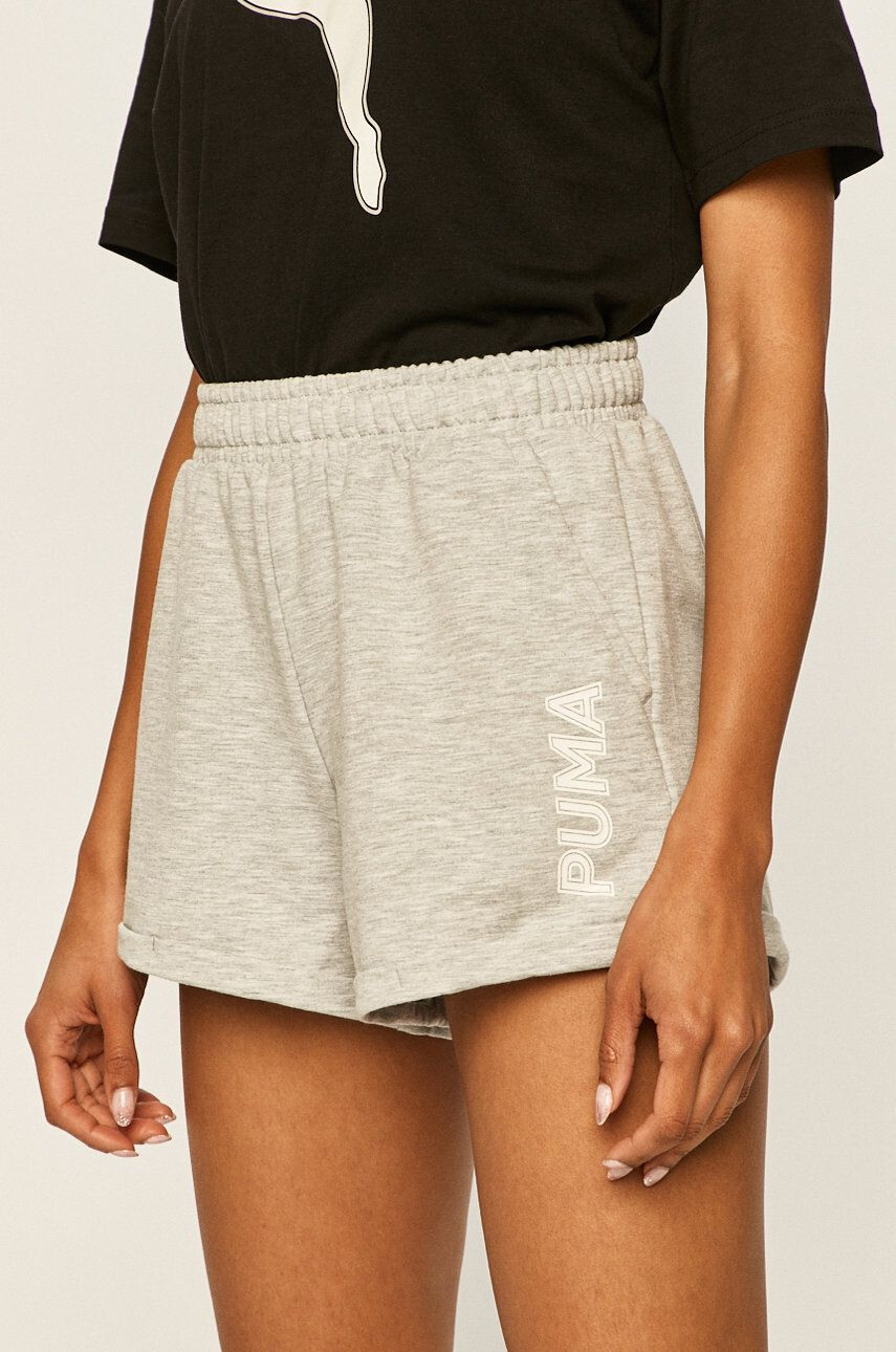 Puma Pantaloni scurti - Pled.ro