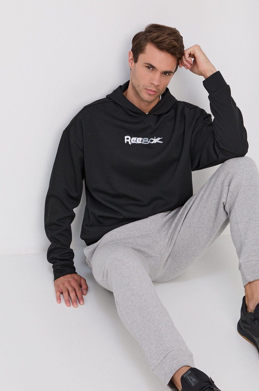 Reebok bluza barbati culoarea negru cu glugă cu imprimeu - Pled.ro