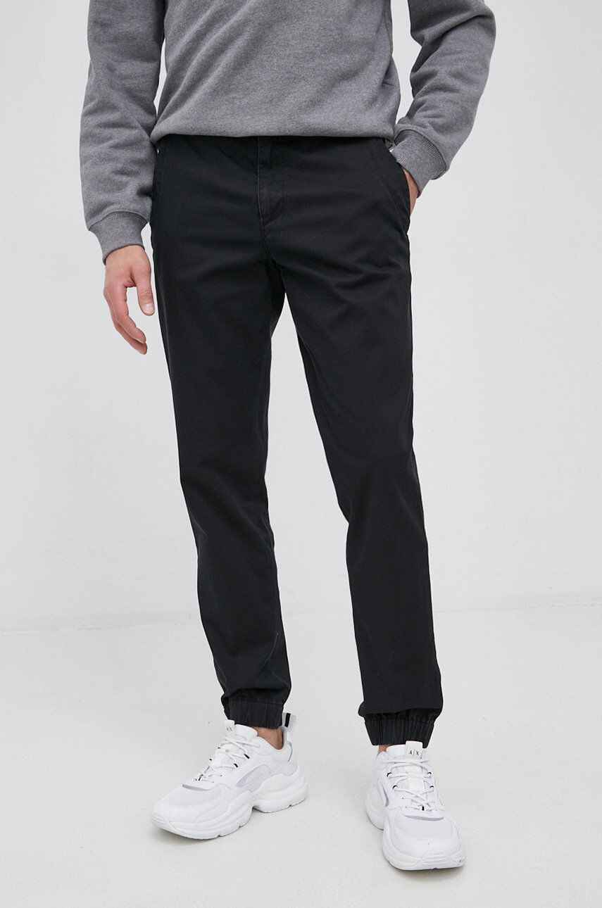 Sisley Pantaloni bărbați culoarea negru jogger - Pled.ro