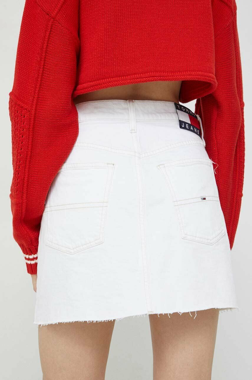 Tommy Jeans fusta jeans culoarea alb mini drept - Pled.ro