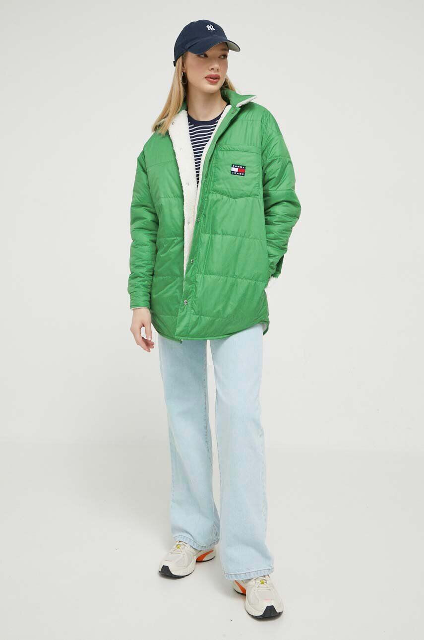 Tommy Jeans geacă reversibilă femei culoarea verde de tranzitie oversize - Pled.ro