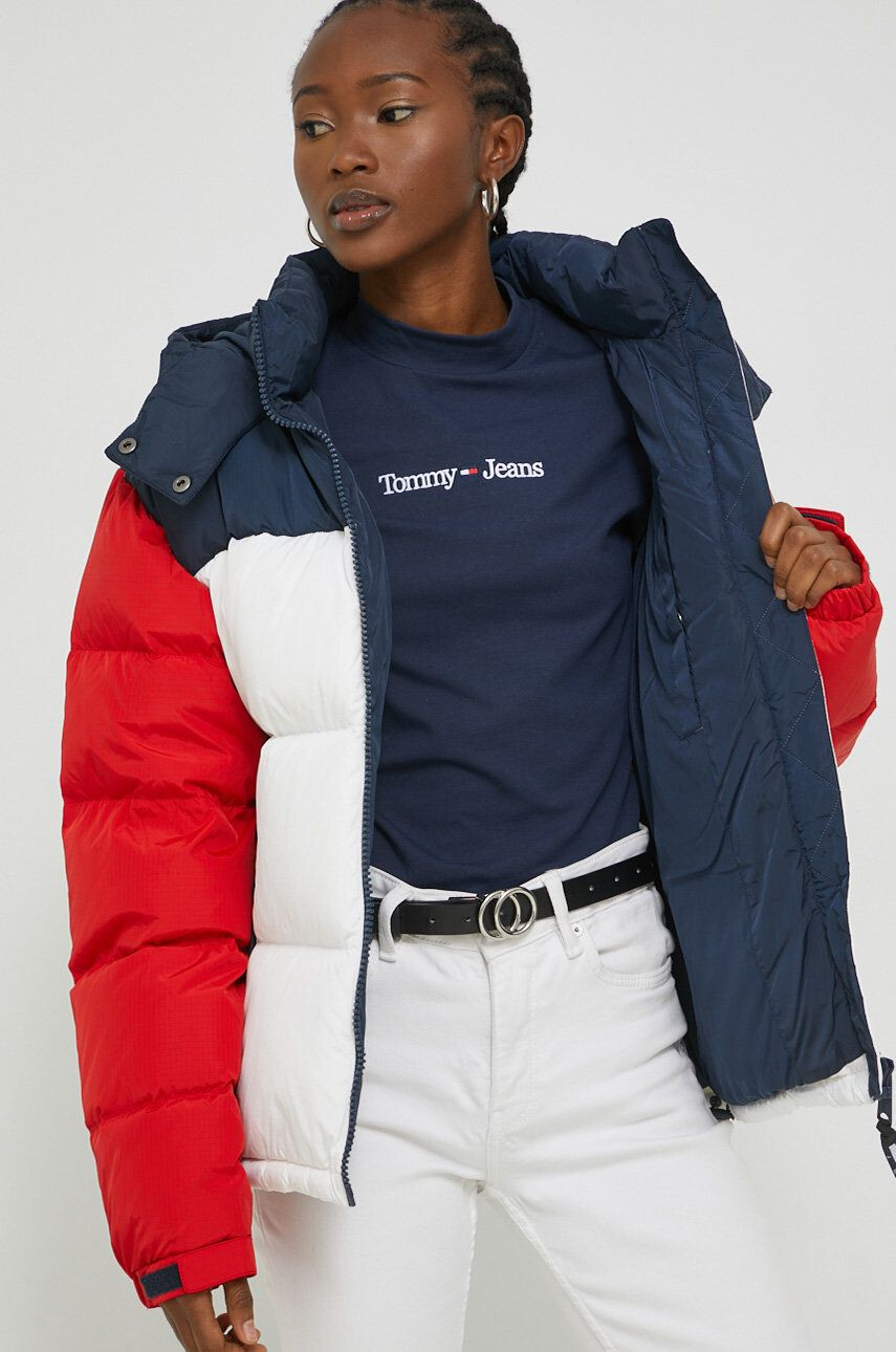 Tommy Jeans geaca de puf femei culoarea rosu de iarna - Pled.ro