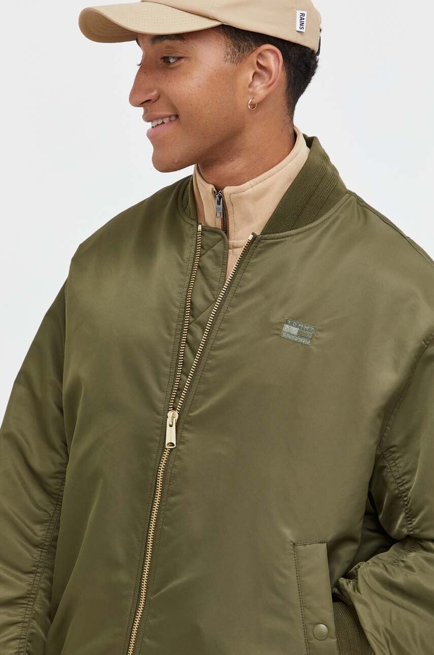 Tommy Jeans geacă bomber culoarea verde de tranzitie - Pled.ro