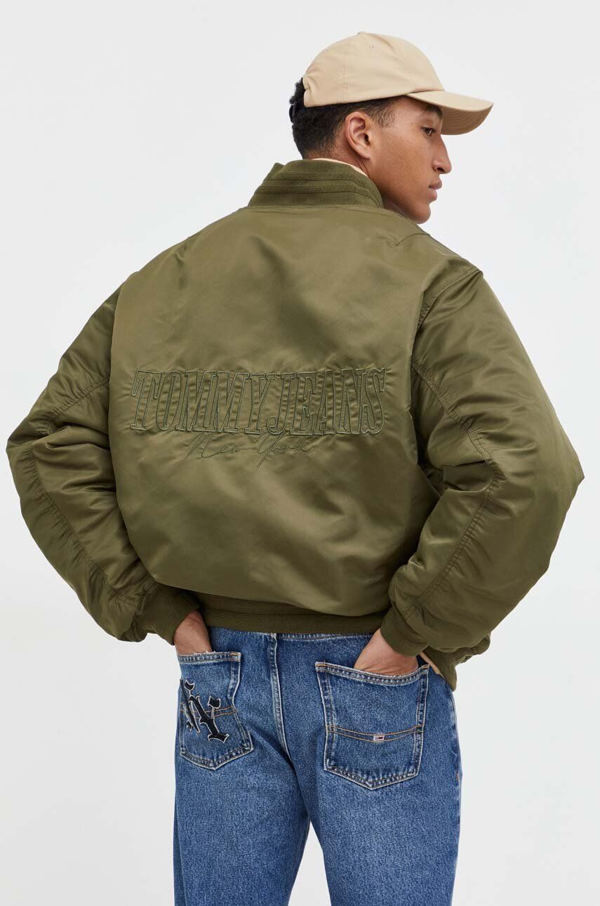 Tommy Jeans geacă bomber culoarea verde de tranzitie - Pled.ro