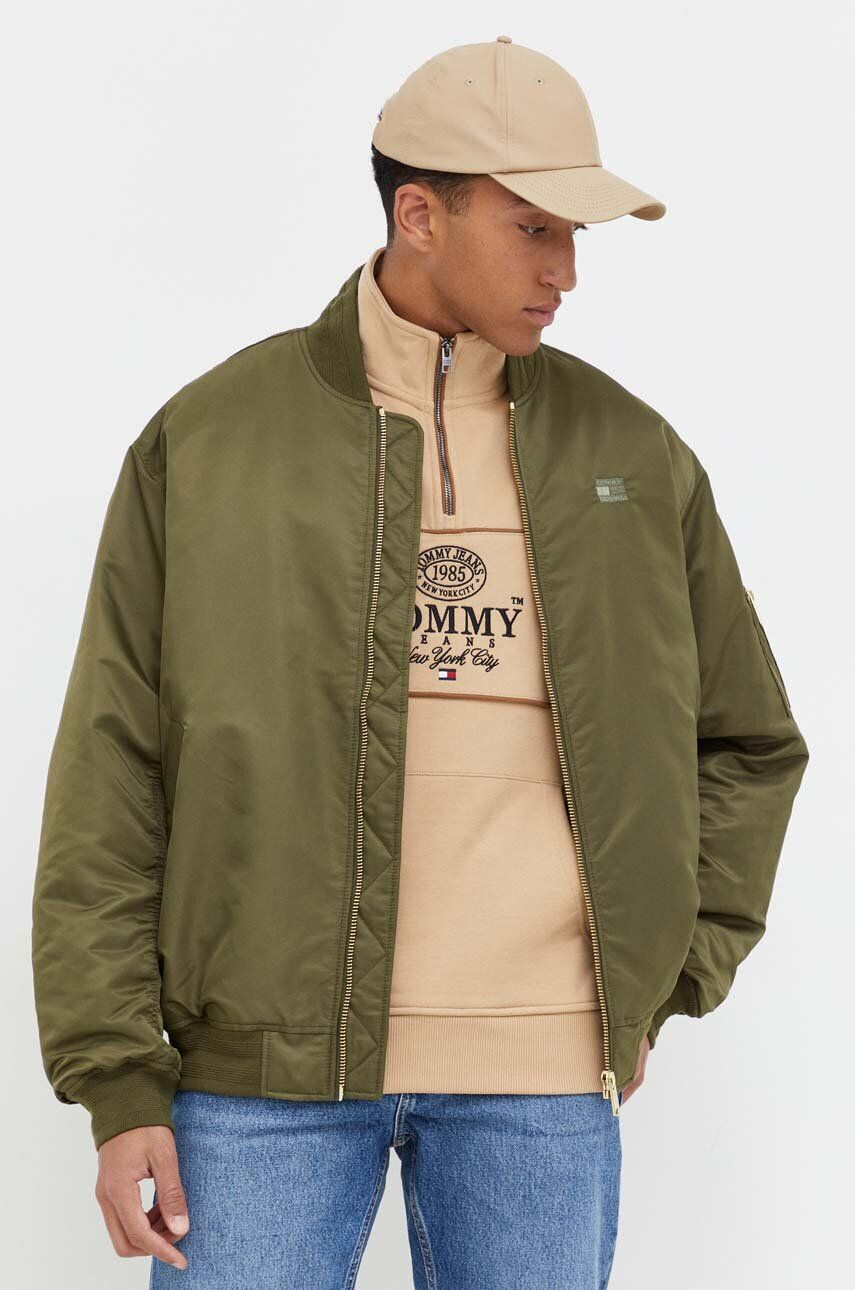 Tommy Jeans geacă bomber culoarea verde de tranzitie - Pled.ro