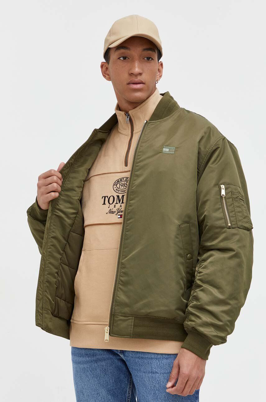 Tommy Jeans geacă bomber culoarea verde de tranzitie - Pled.ro