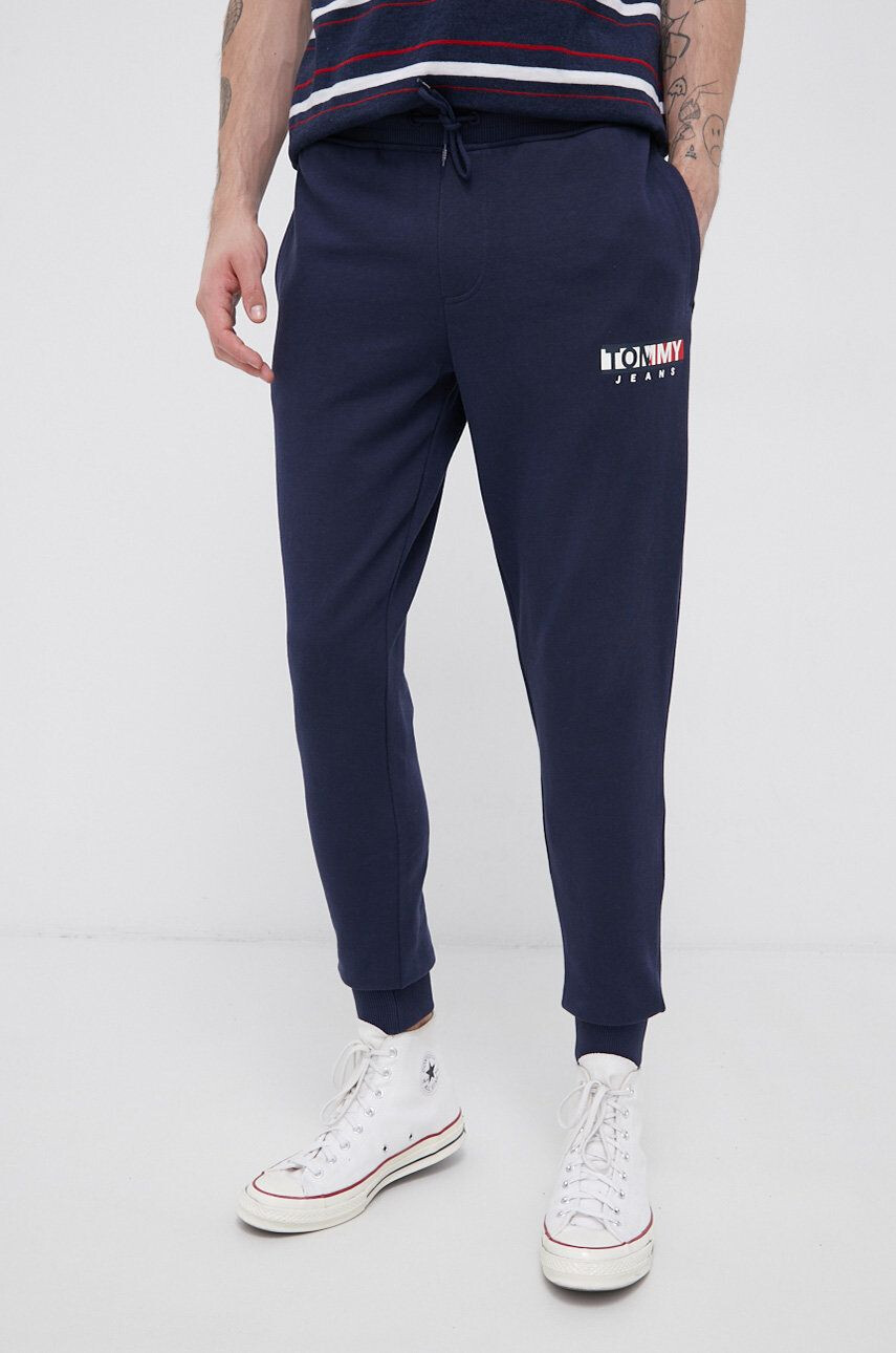 Tommy Jeans Pantaloni bărbați culoarea albastru marin material neted - Pled.ro