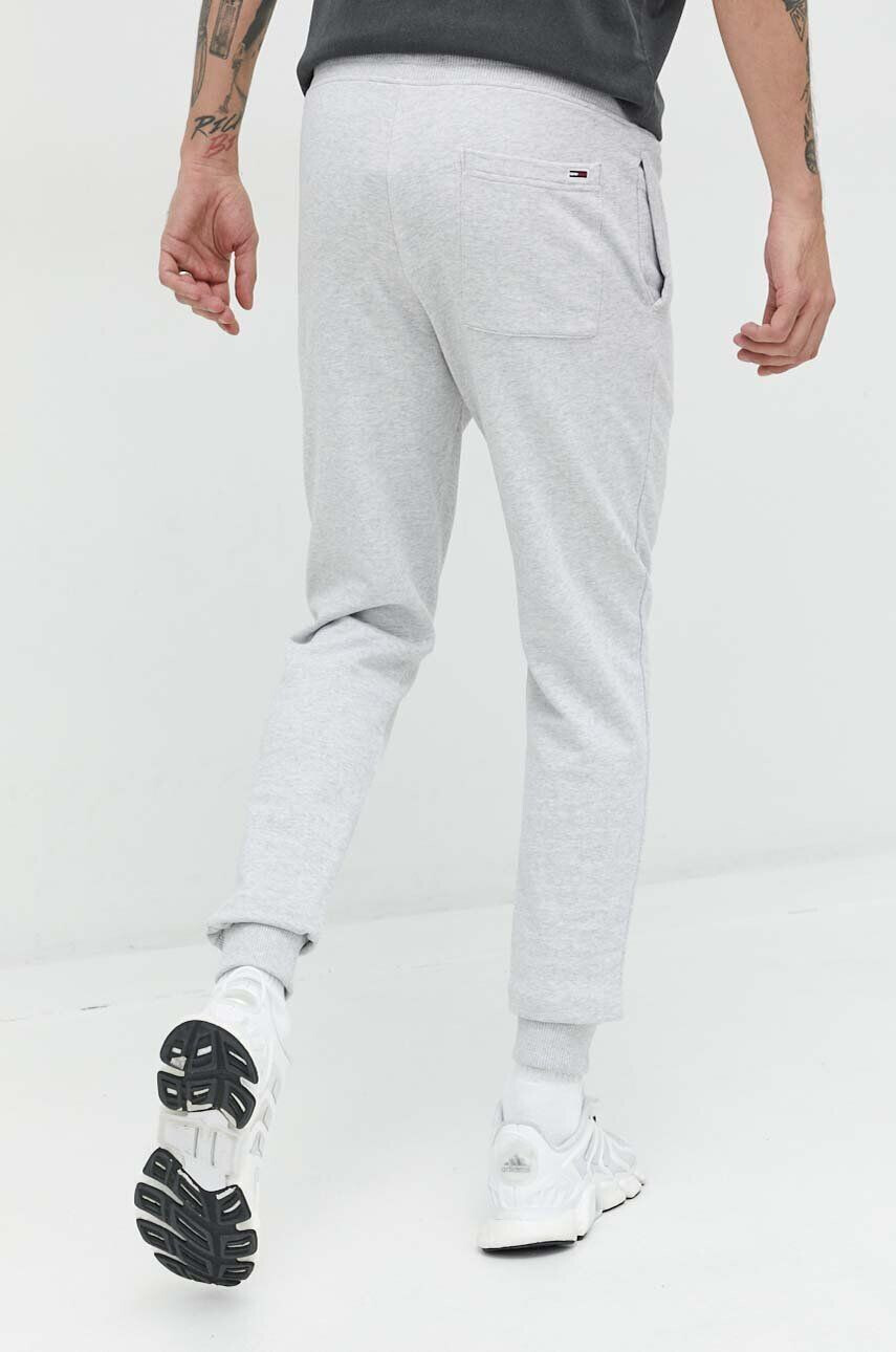 Tommy Jeans pantaloni de trening din bumbac culoarea gri cu imprimeu - Pled.ro