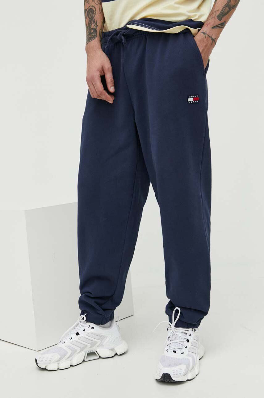 Tommy Jeans pantaloni de trening din bumbac barbati culoarea albastru marin neted - Pled.ro