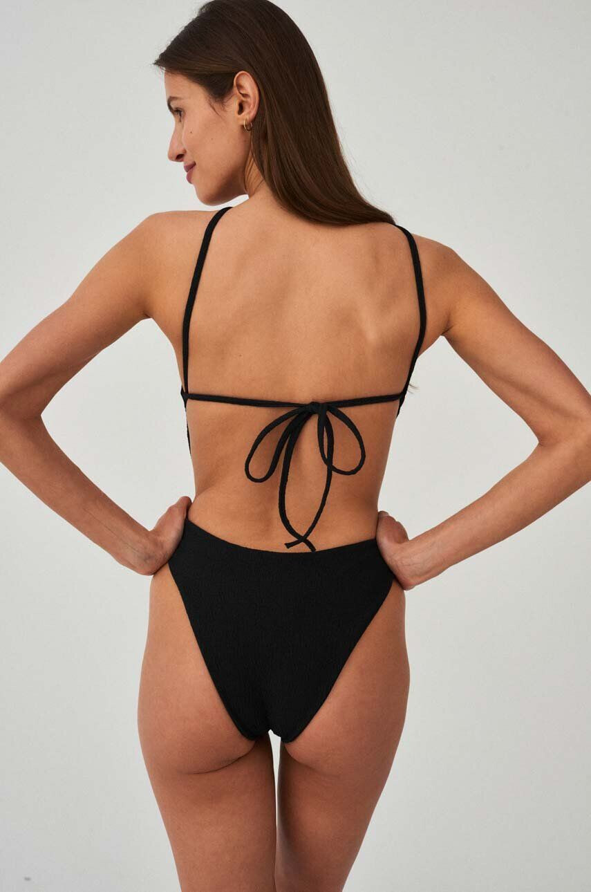 Undress Code costum de baie dintr-o bucată Amore Mio culoarea negru cupa moale - Pled.ro