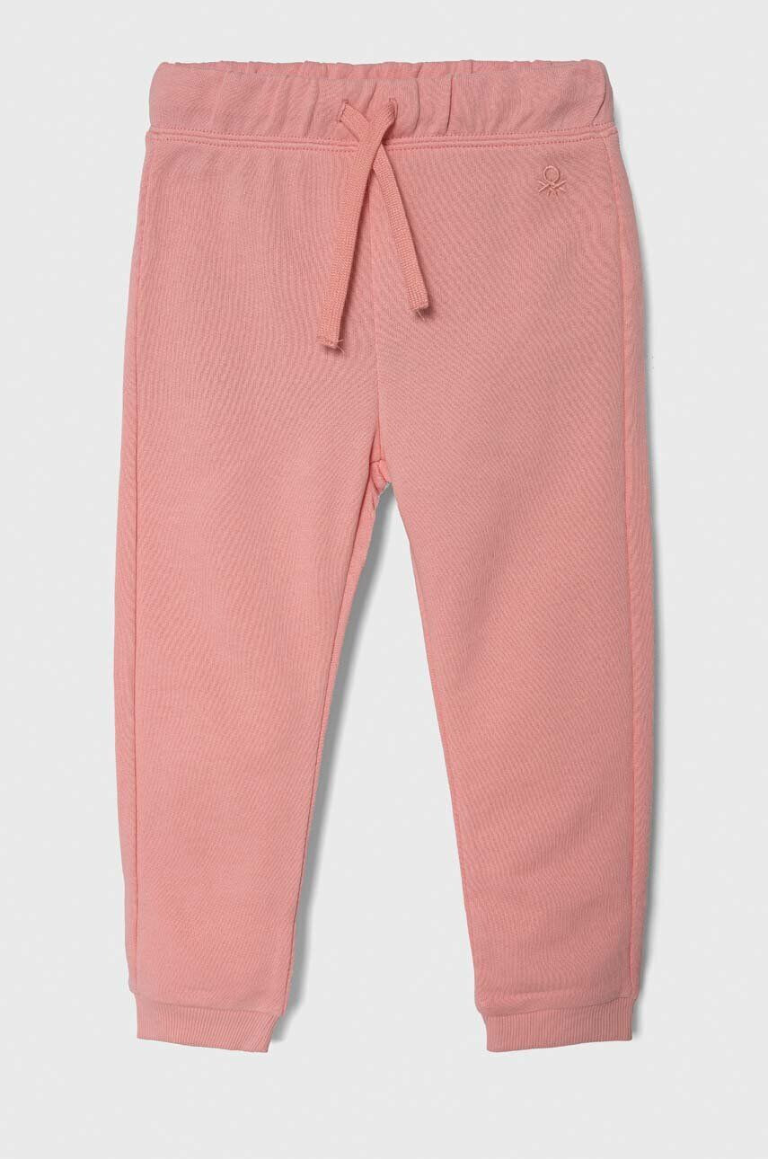 United Colors of Benetton pantaloni de trening din bumbac pentru copii culoarea roz neted - Pled.ro