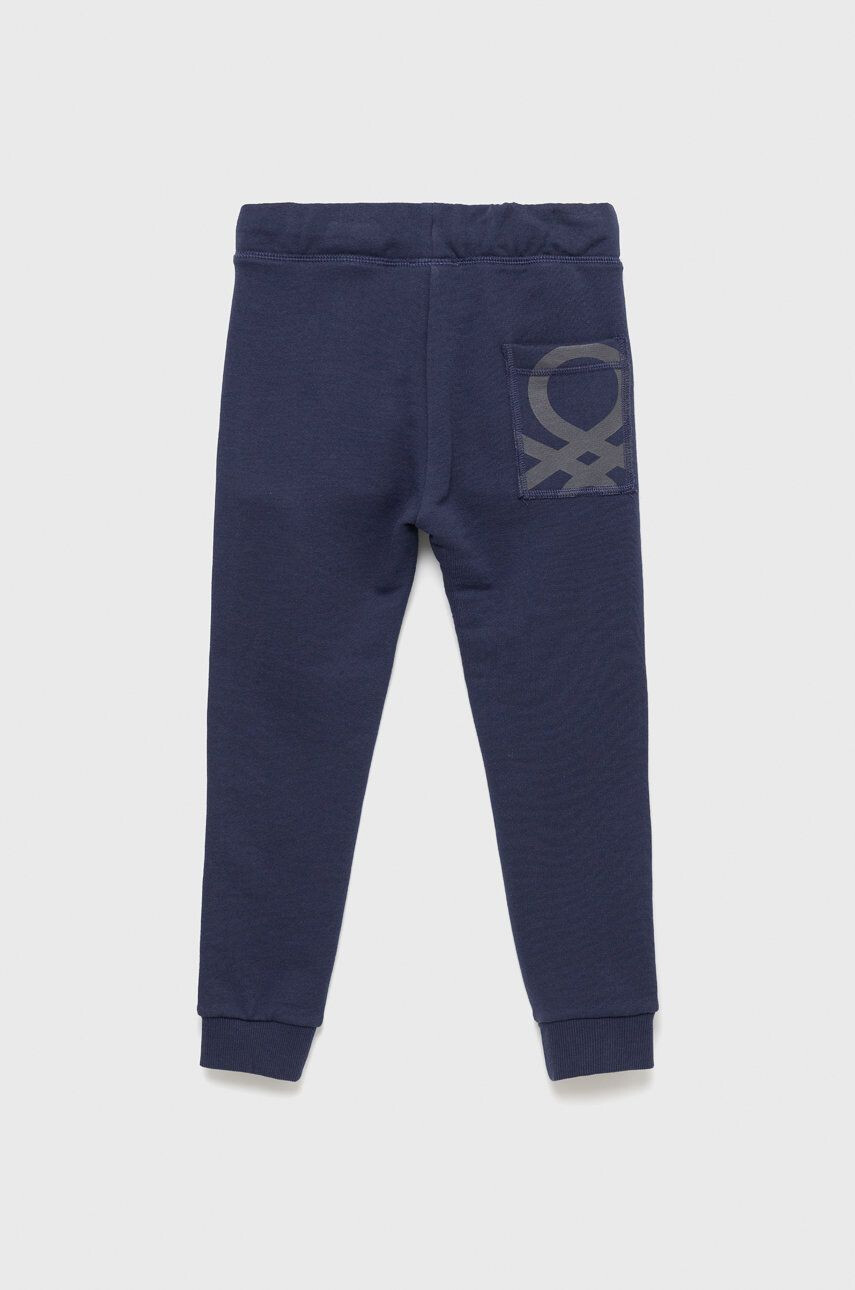 United Colors of Benetton pantaloni de trening din bumbac pentru copii culoarea albastru marin neted - Pled.ro