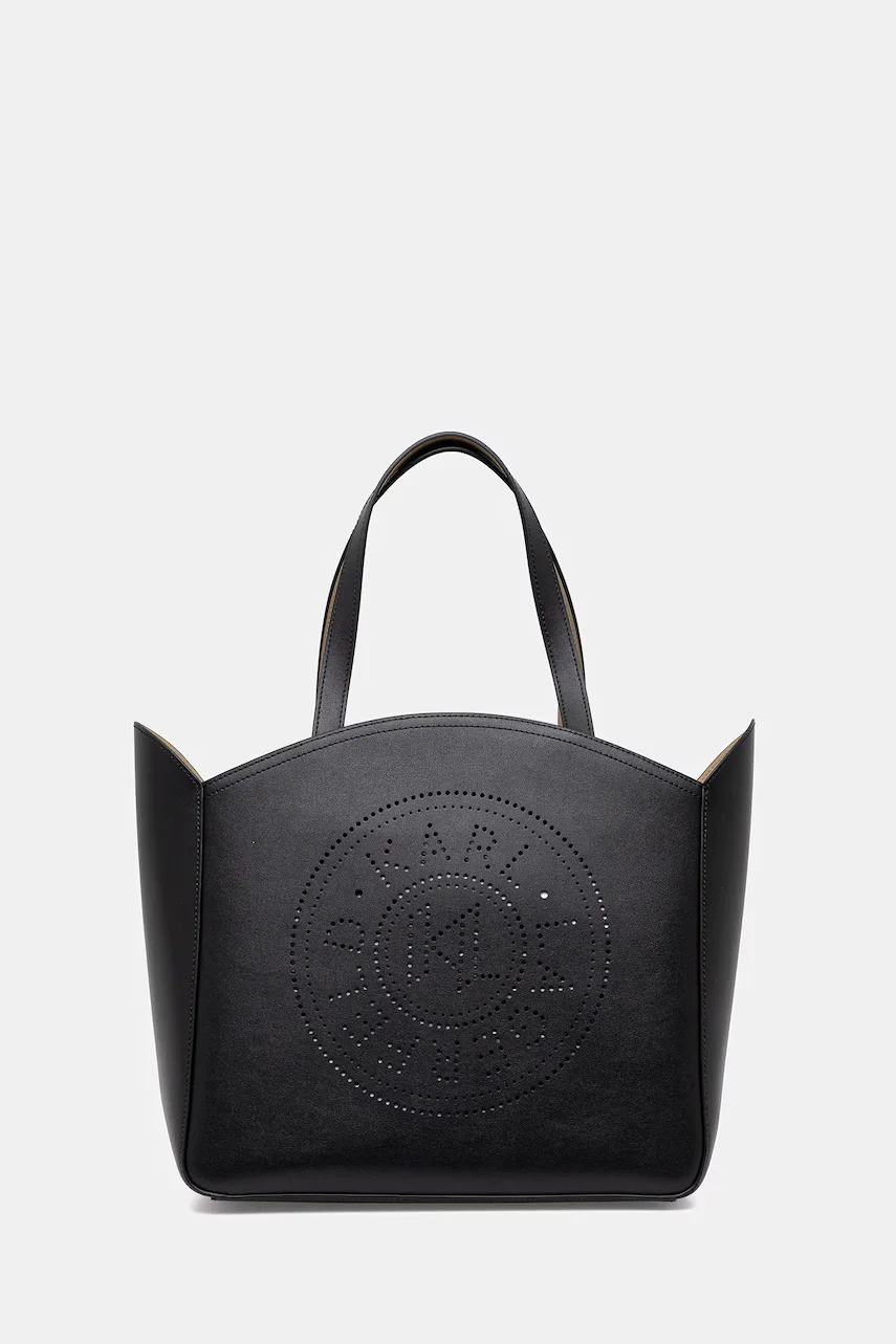 Karl Lagerfeld poseta de piele