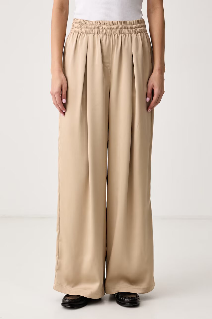 Lacoste pantaloni pentru femei