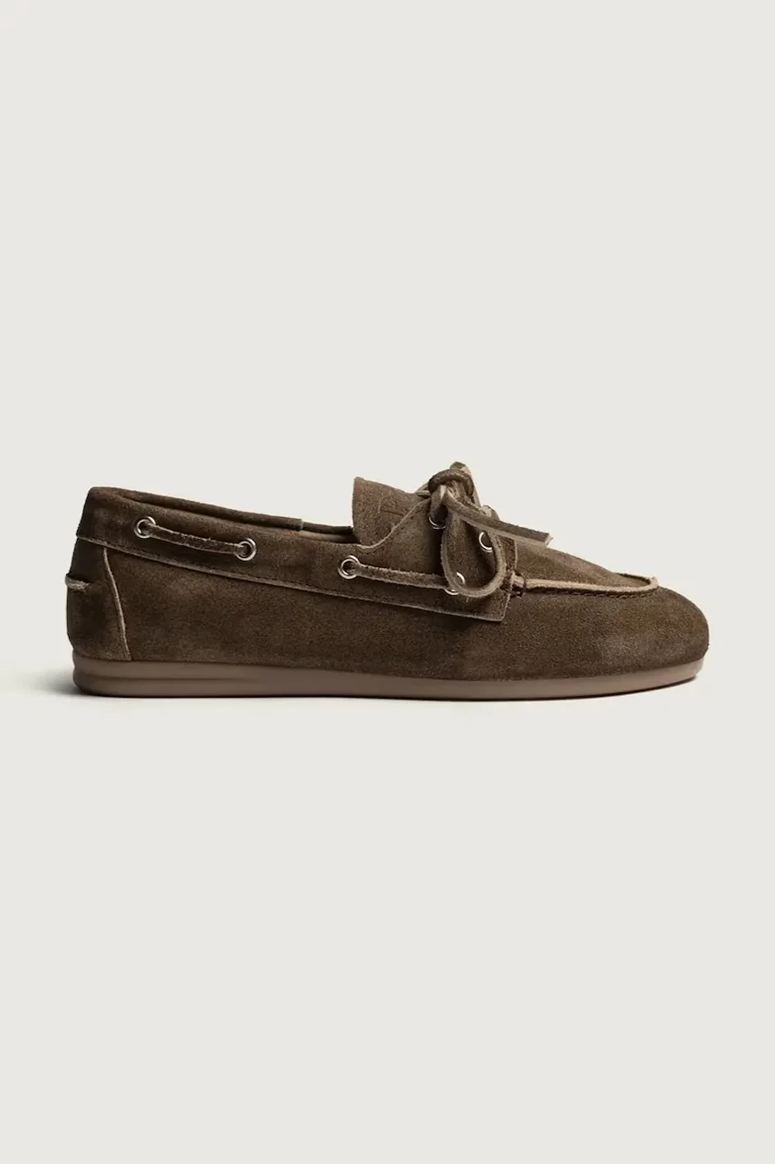 Posa mocasini pentru femei din piele întoarsă Boat Loafer