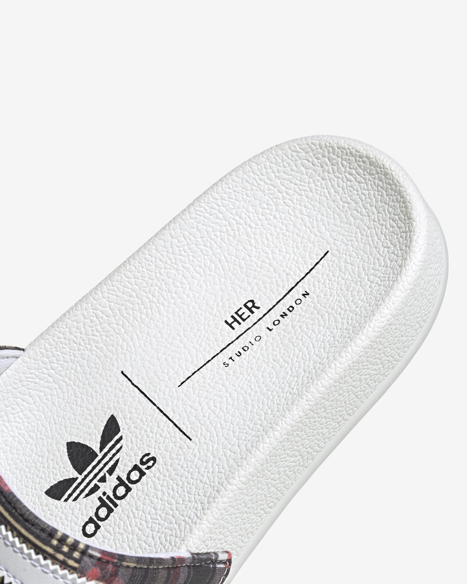 adidas Originals HER Studio London Adilette Papuci Alb - Pled.ro