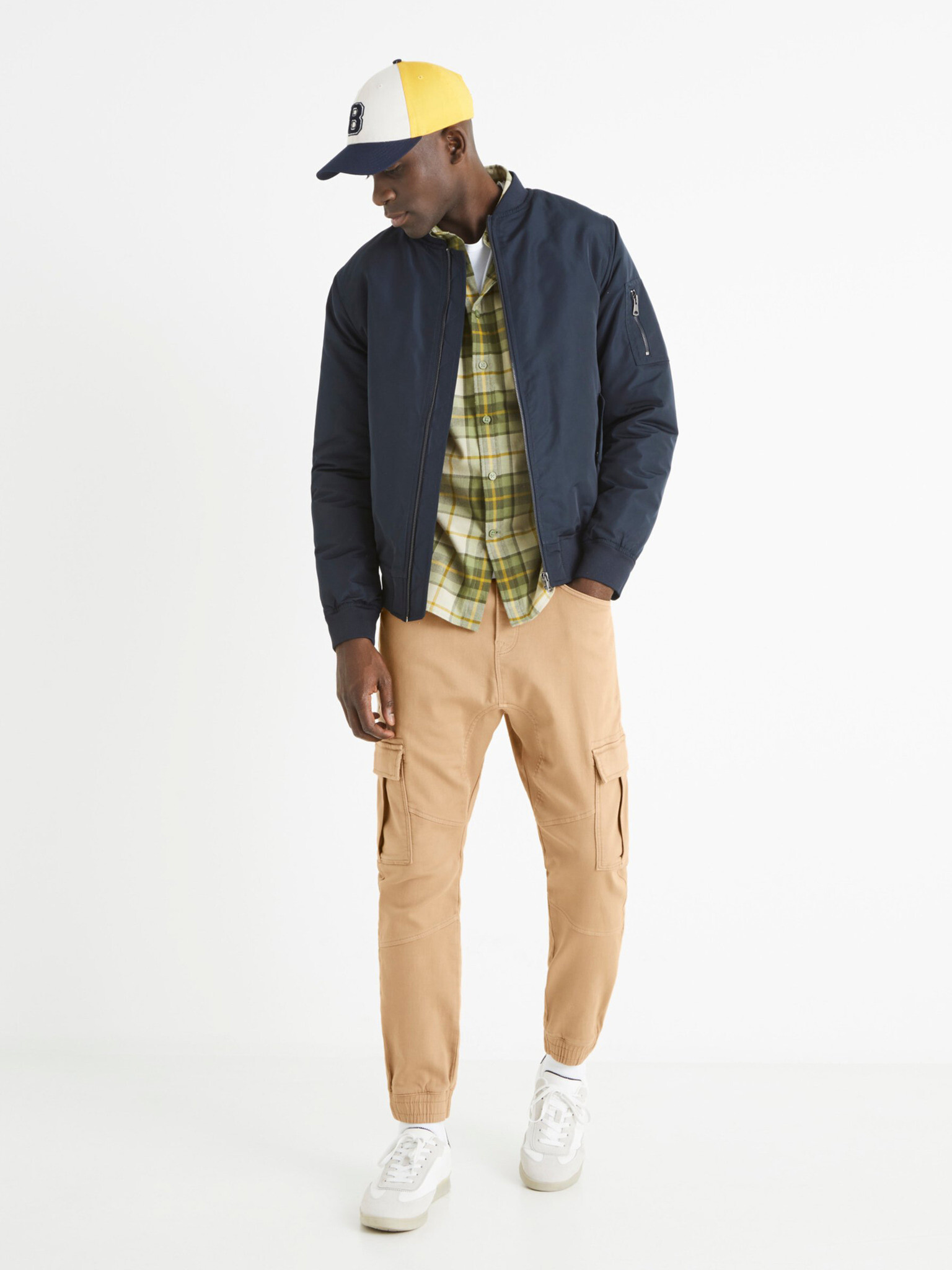 Celio Cargo Pantaloni Bej - Pled.ro