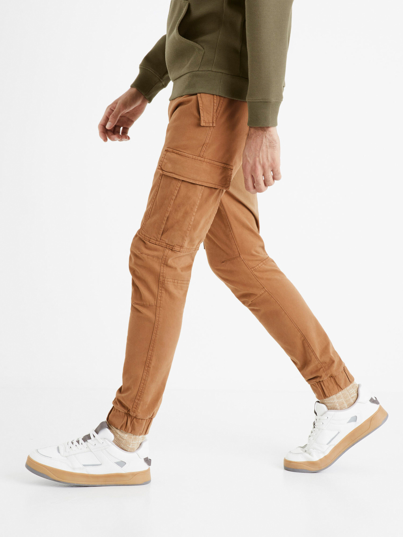 Celio Cobattle1 Pantaloni Maro - Pled.ro