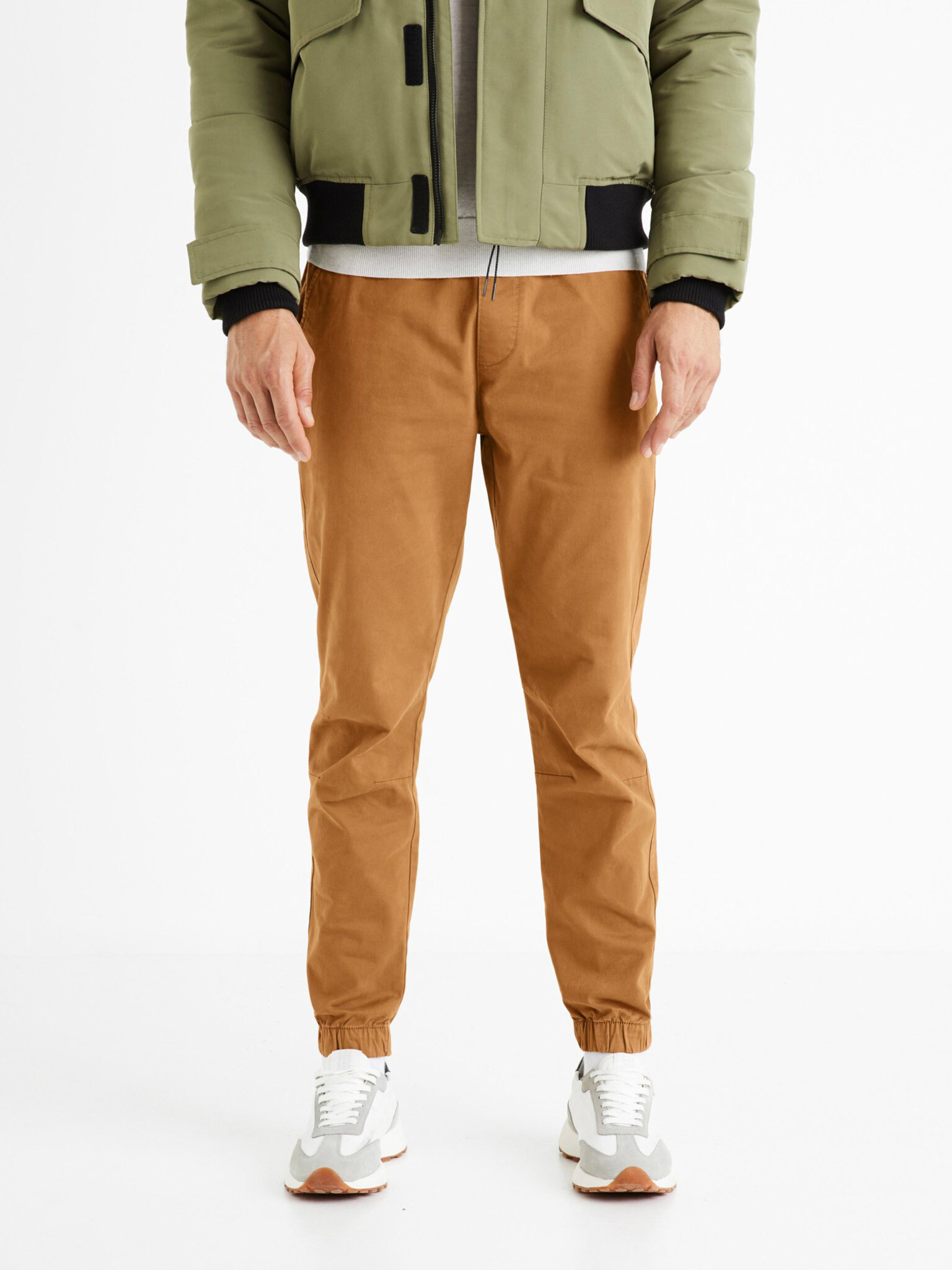 Celio Voyage Pantaloni Maro - Pled.ro