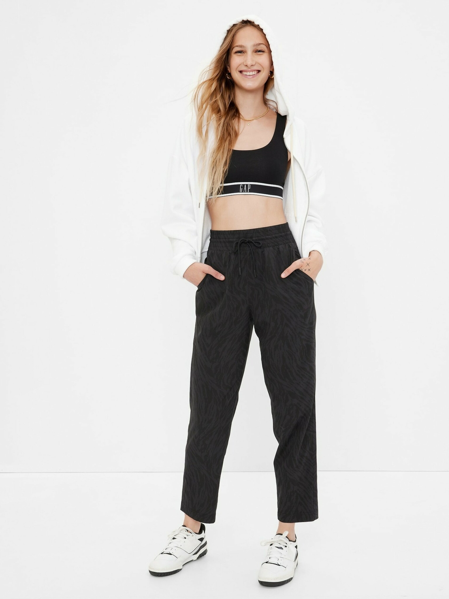 GAP Fit Pantaloni Negru - Pled.ro