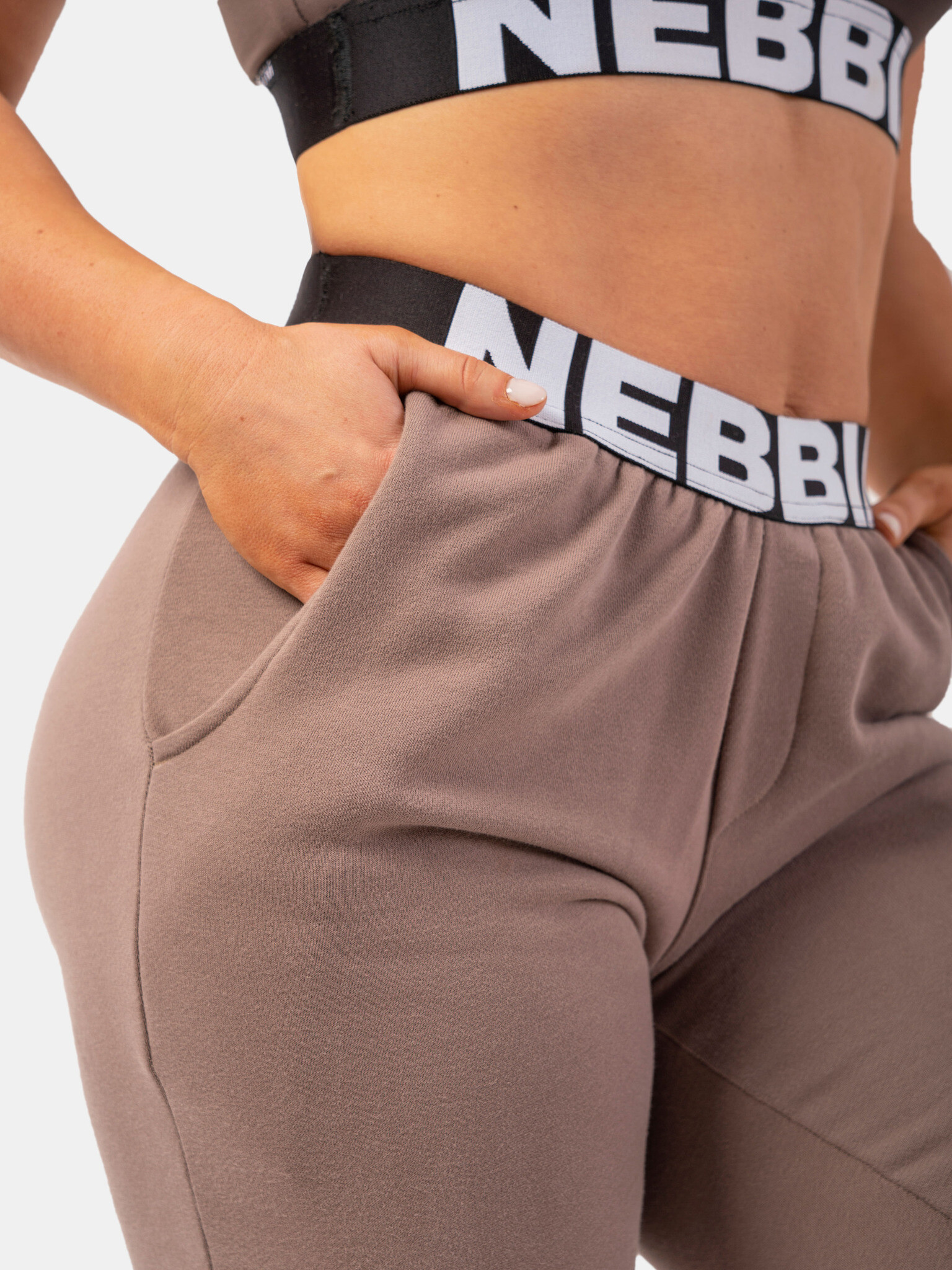 Nebbia Iconic Pantaloni de trening Maro - Pled.ro