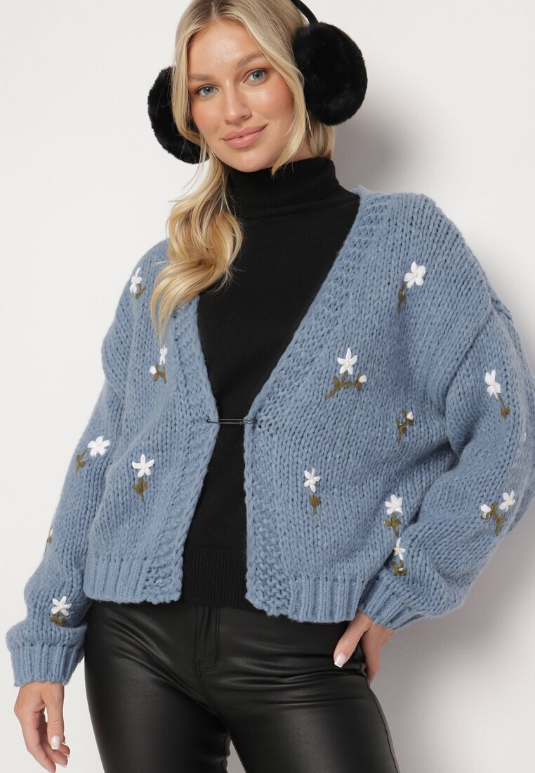 acajo Cardigan Albastru cu Model Floral închis cu Agrafa Decorativă Patinită