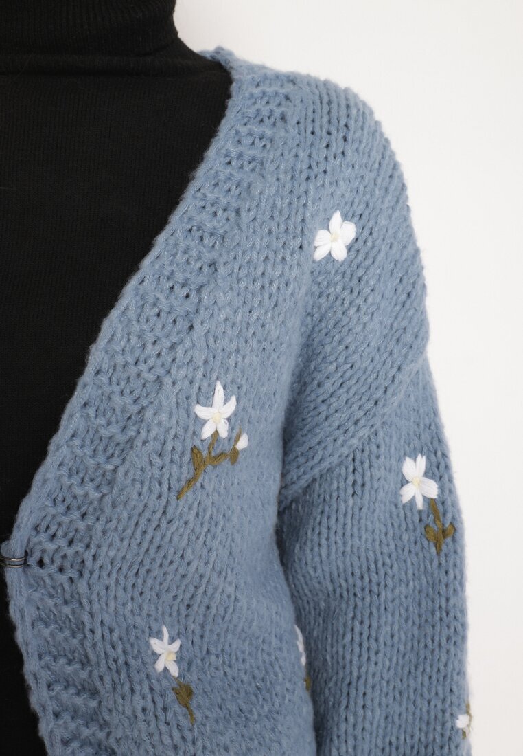acajo Cardigan Albastru cu Model Floral închis cu Agrafa Decorativă Patinită
