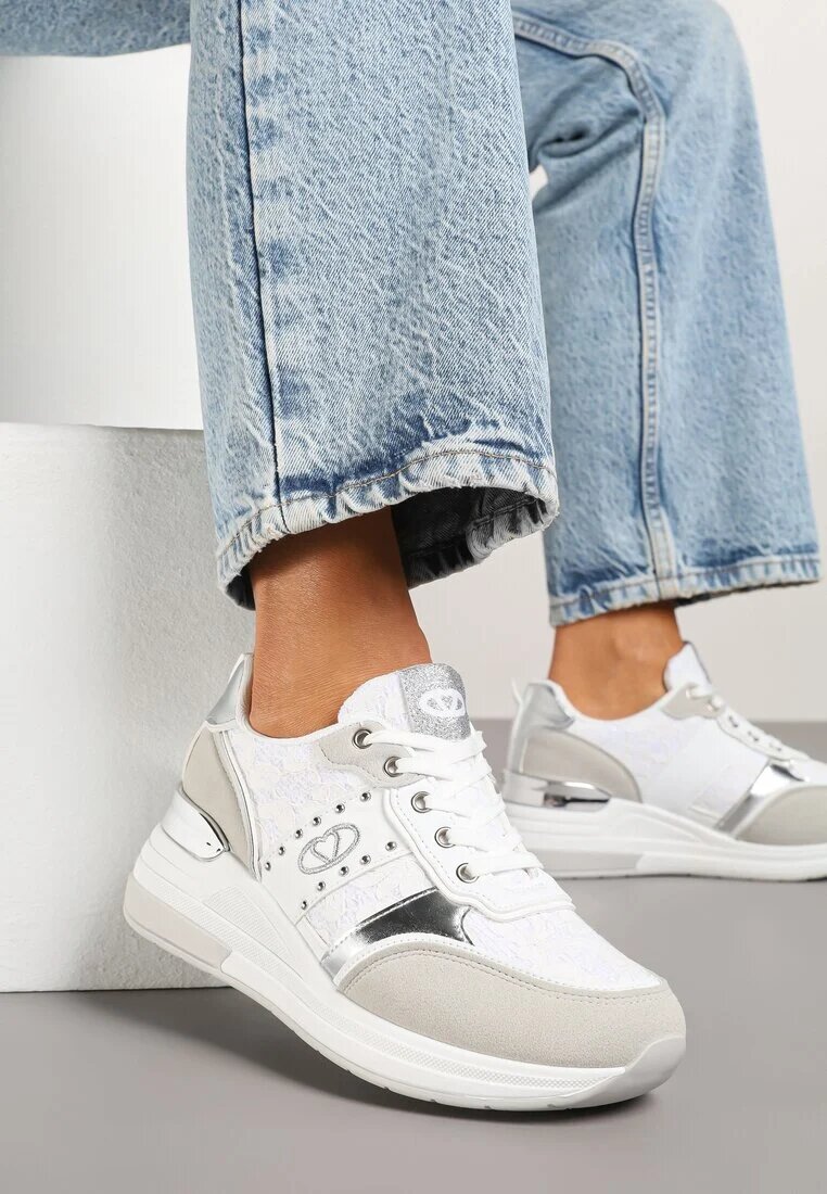  Adidași Albi cu Pană Ascunsă cu Inserții Metalice și Dantelă Edivessa