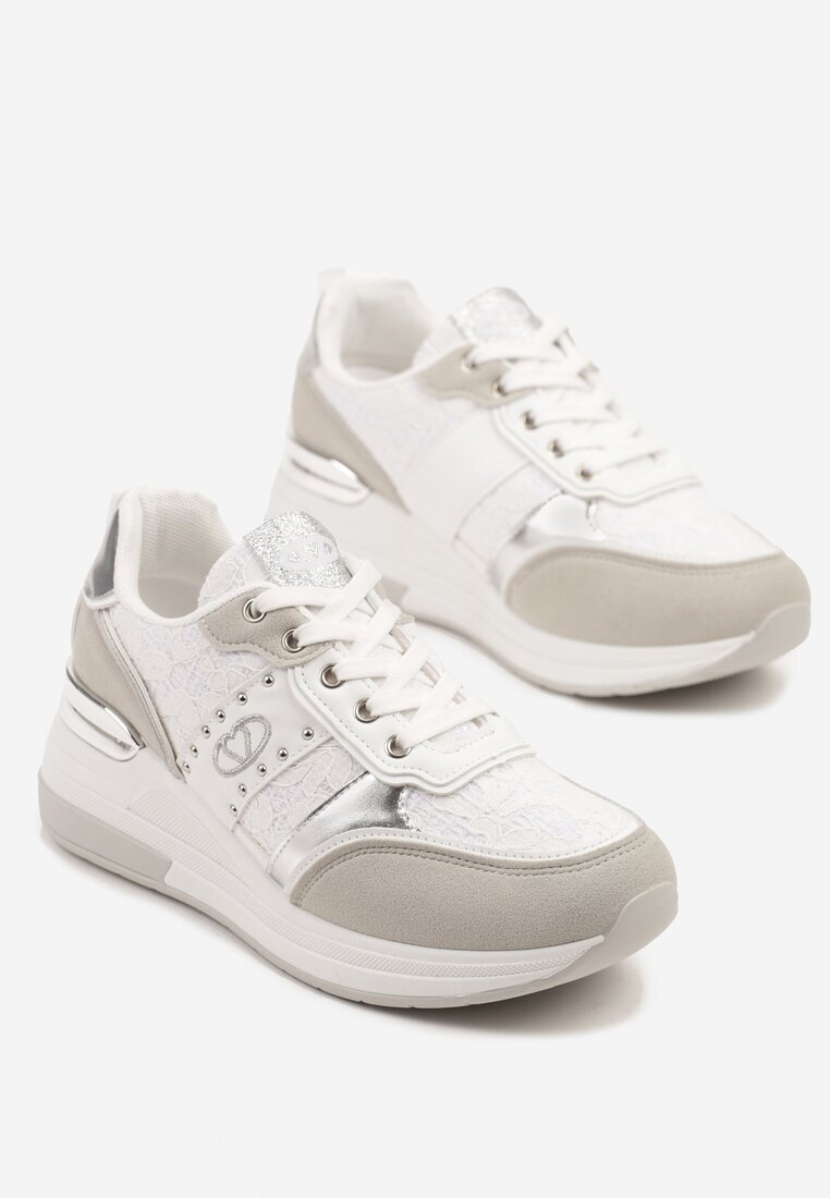  Adidași Albi cu Pană Ascunsă cu Inserții Metalice și Dantelă Edivessa