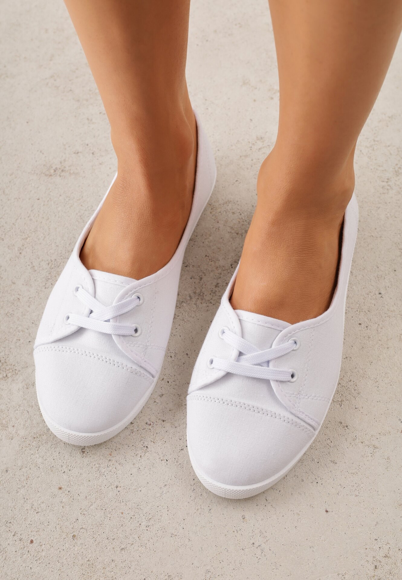  Adidași Albi cu profil jos și șireturi decorative Maelisa