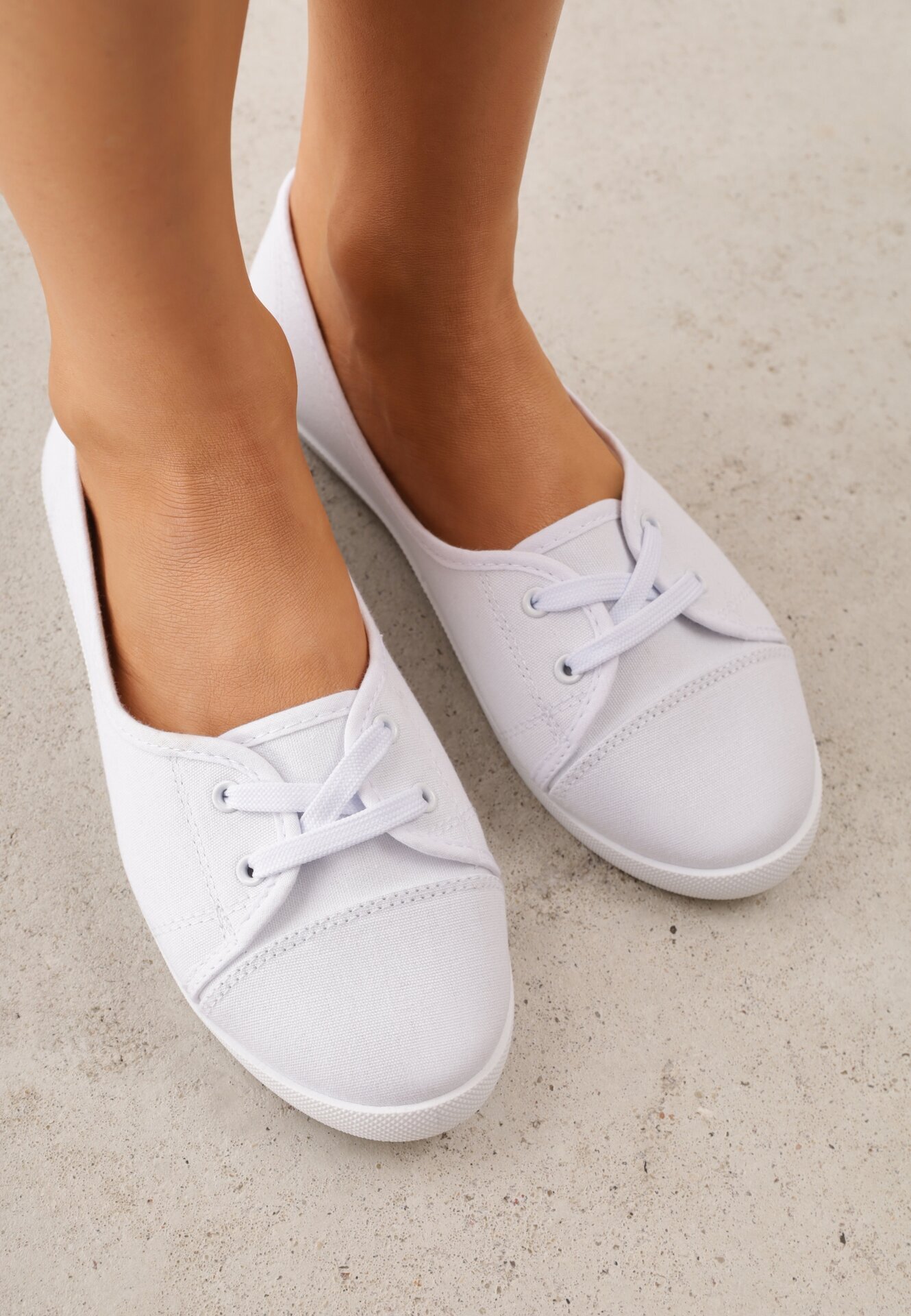  Adidași Albi cu profil jos și șireturi decorative Maelisa