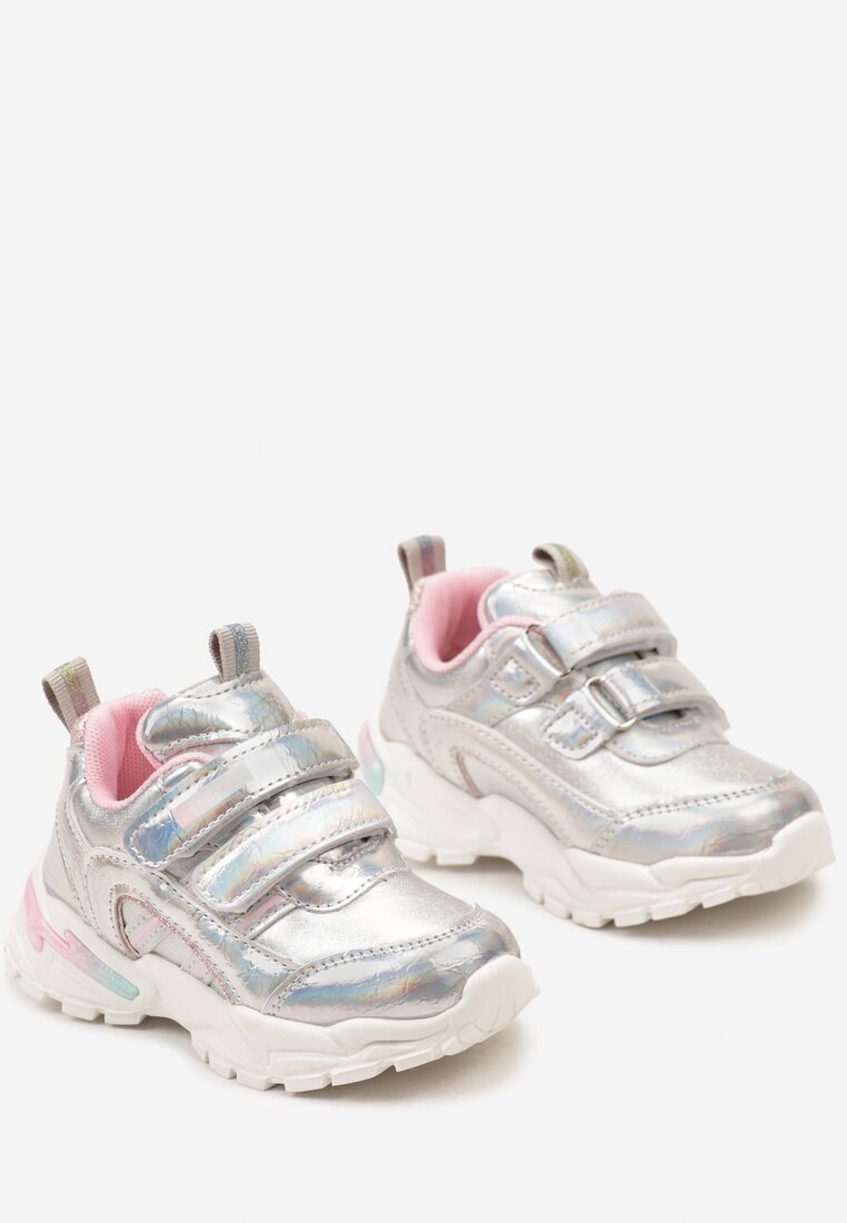  Adidași Argintii cu Talpă în Relief cu Două Curele cu Scai Decorați cu Sclipici Vandaria