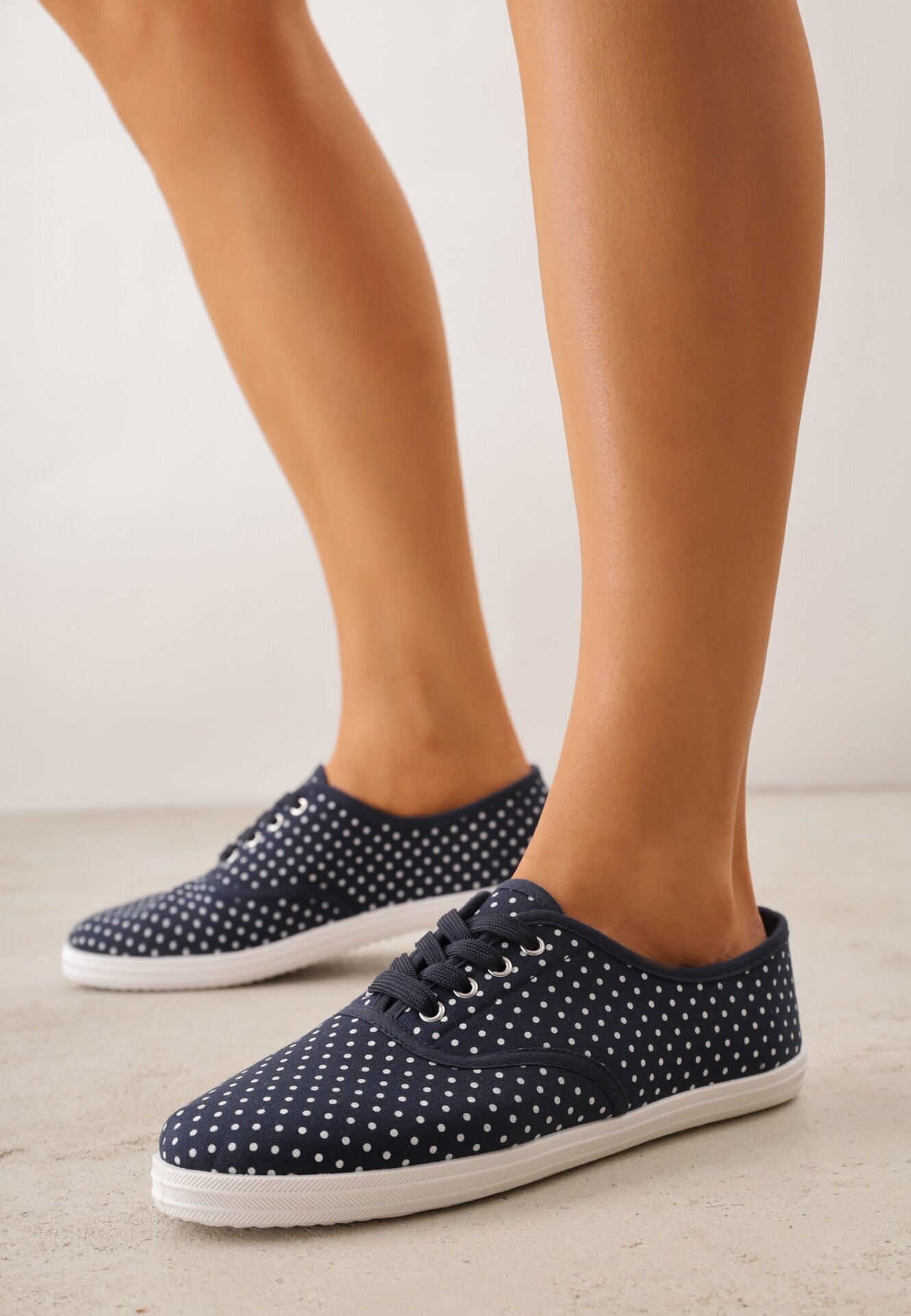  Adidași bleumarin cu buline sub gleznă Renormia