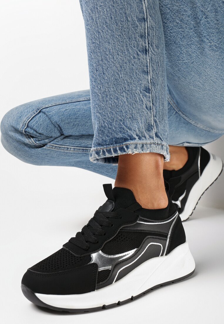 Adidași Negre pe Talpă Groasă cu Inserții Metalice și Șireturi Aelria