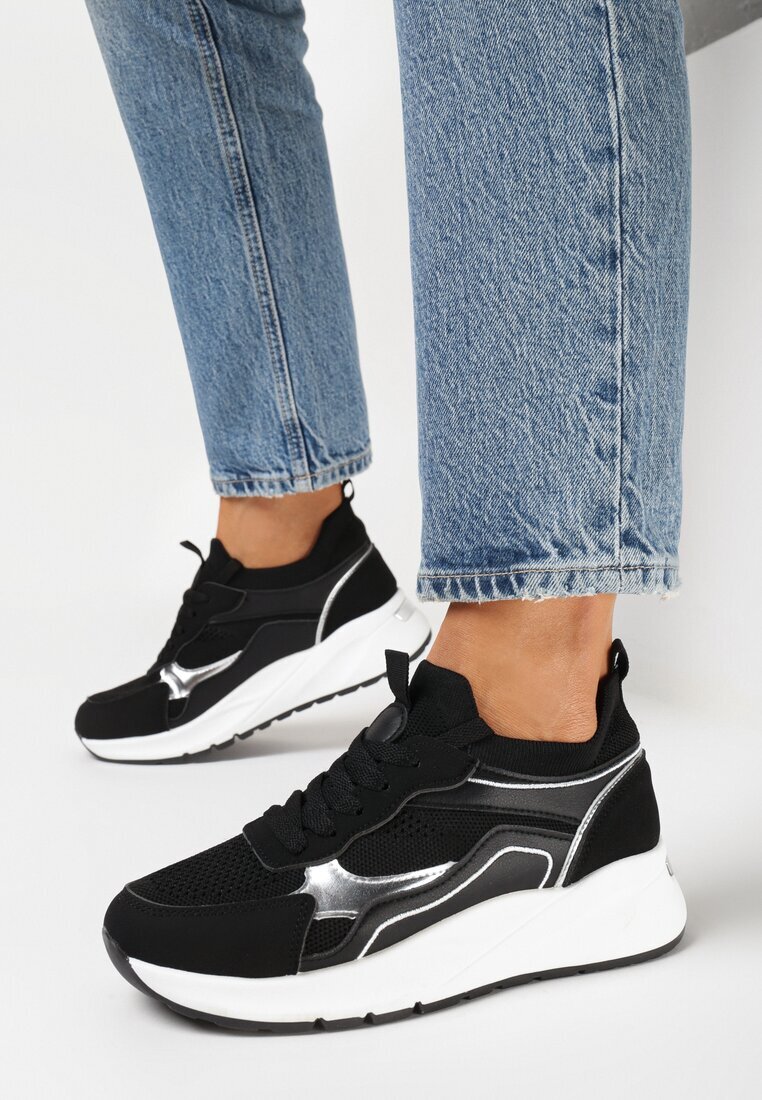  Adidași Negre pe Talpă Groasă cu Inserții Metalice și Șireturi Aelria