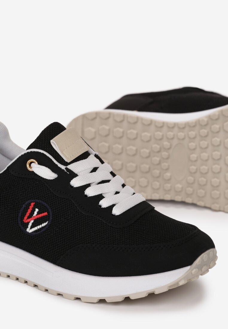  Adidași negri cu Inserații Metalice și Broderie Fină