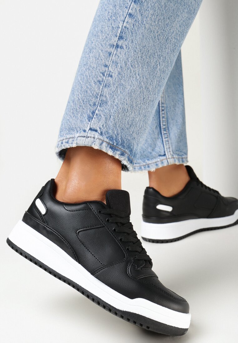  Adidași Negri cu Inserții Decorative și Perforații pe Vârf Septisa