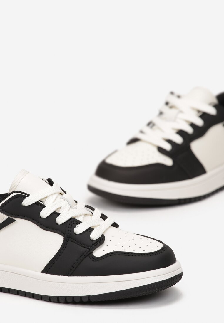  Adidași Negru-Bej Cu șireturi cu talpă plată Cu prindere suplimentară cu scai