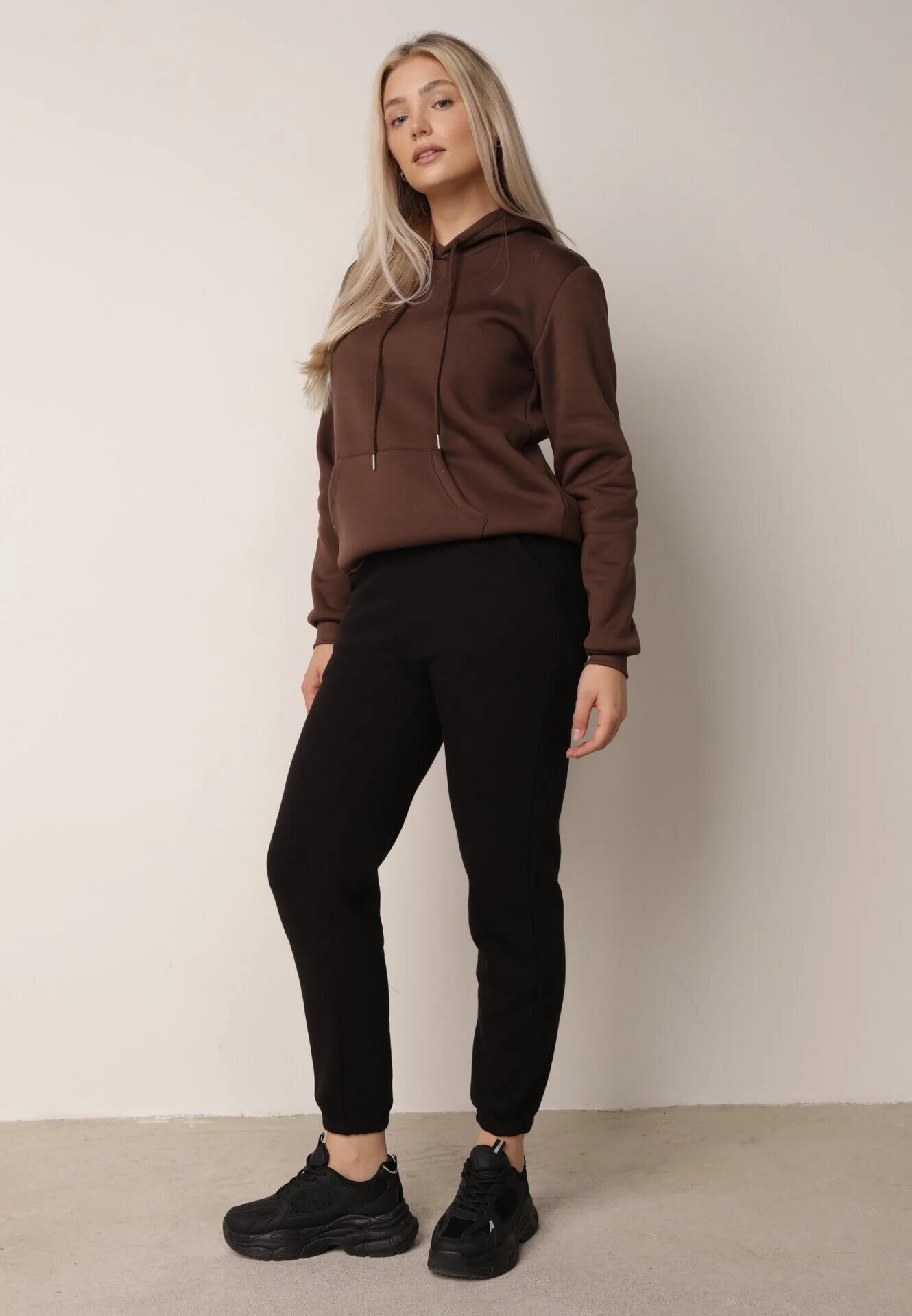 alina Pantaloni de trening din bumbac croială jogger cu căptușeală Foramida Negri