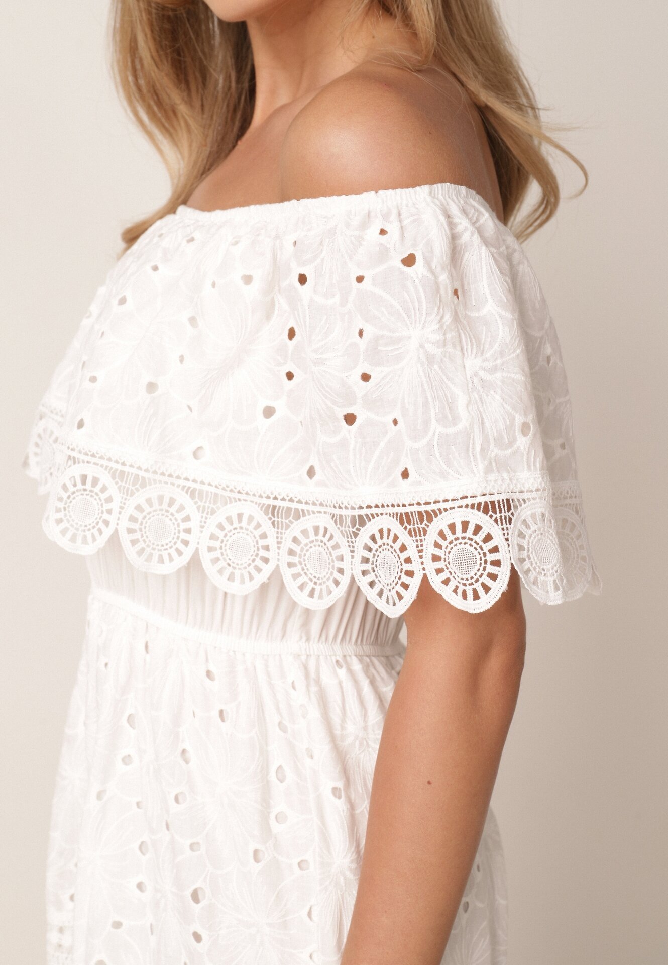 ambitionfly Rochie Albă Ajurată Tip Spaniolă Maxi din Bumbac Decorată cu Dantelă Bimiosa