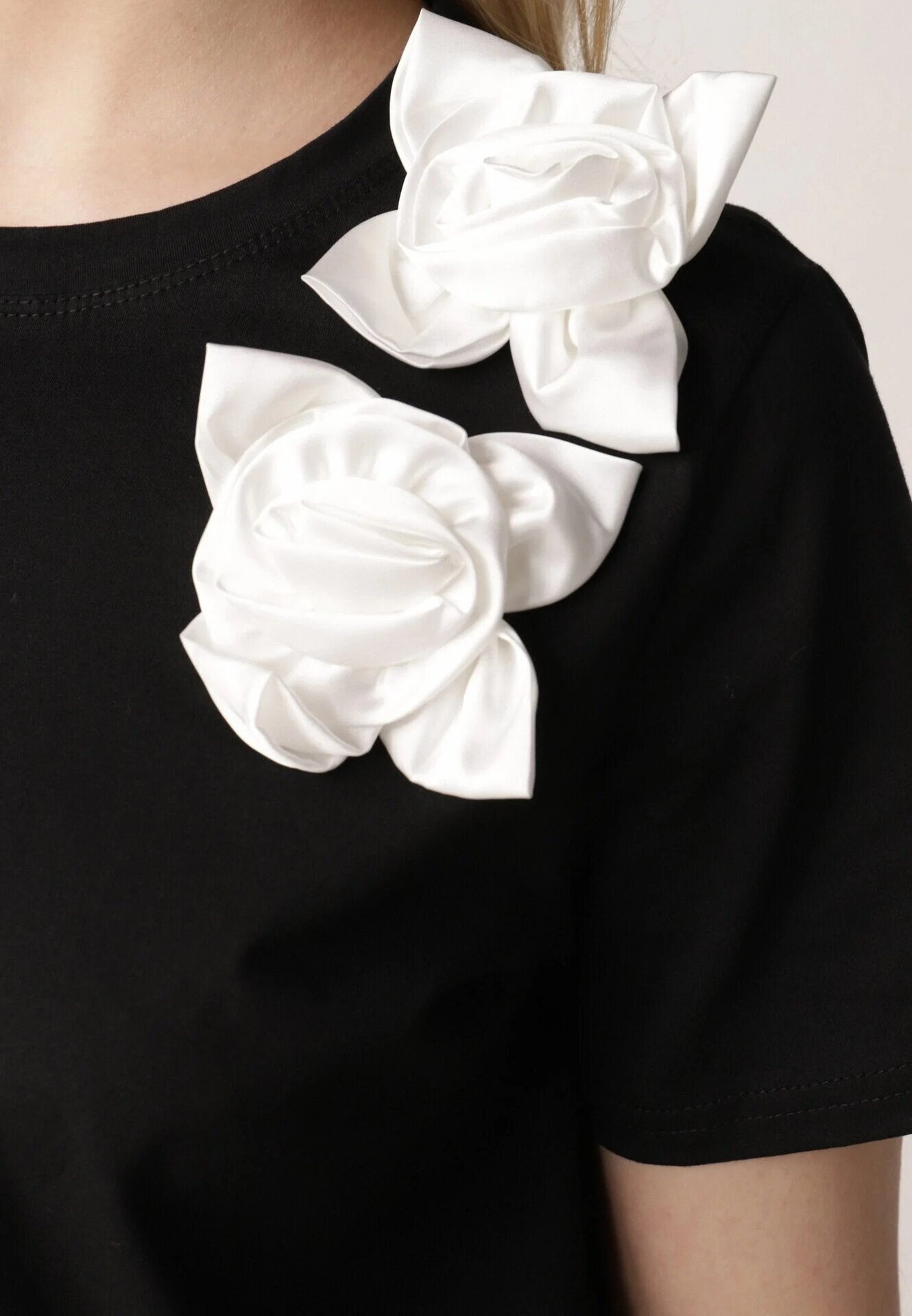 ambitionfly T-shirt Clasic Negru și Alb din Bumbac Decorat cu Aplicație 3D în formă de Flori Noebel