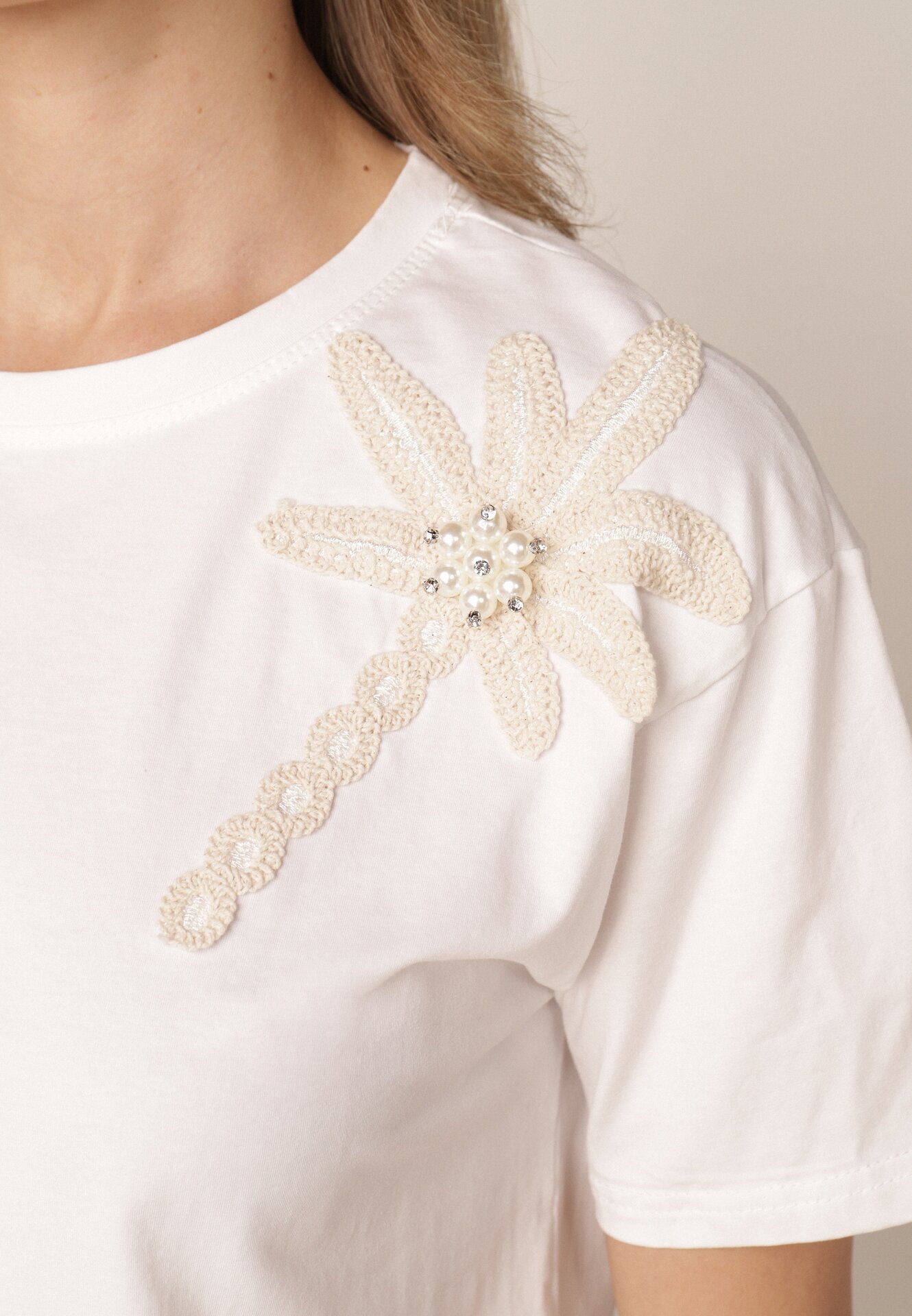 ambitionfly T-shirt din bumbac cu aplicație decorativă din perle și zirconii Haidea Alb