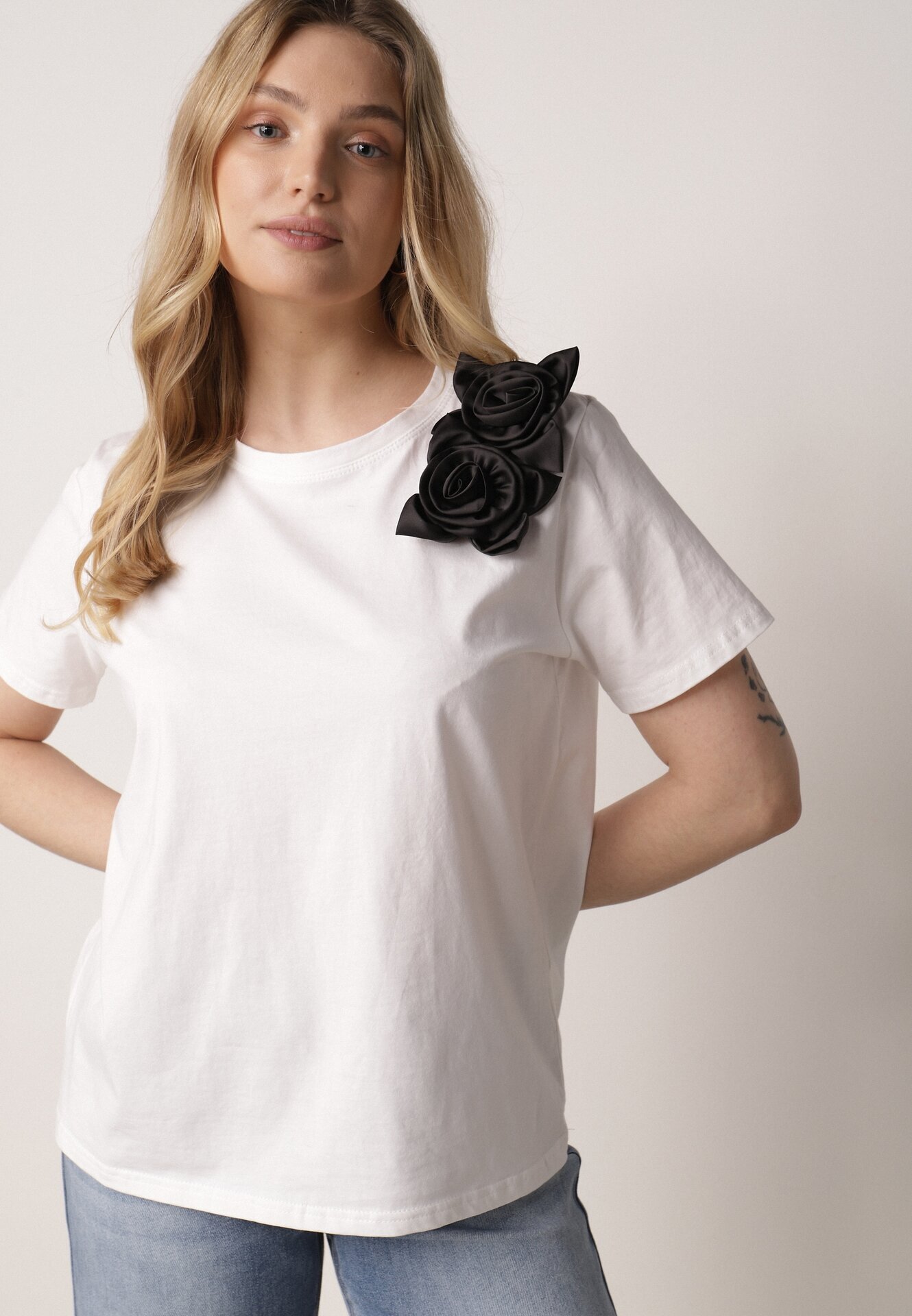 ambitionfly Tricou Clasic Alb-Negru din Bumbac Decorat cu Aplicație 3D în Formă de Flori Noebel