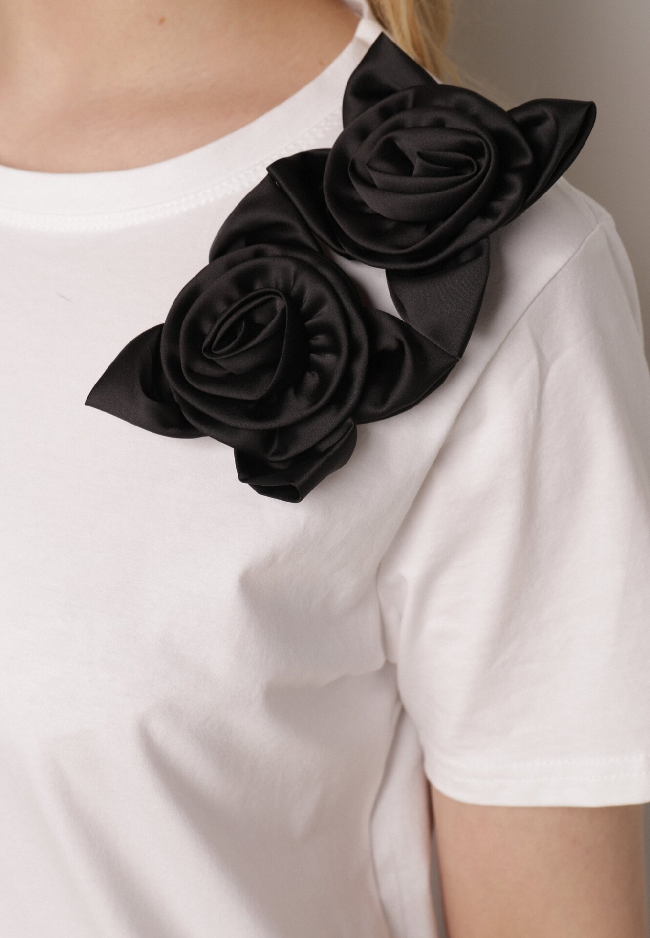 ambitionfly Tricou Clasic Alb-Negru din Bumbac Decorat cu Aplicație 3D în Formă de Flori Noebel